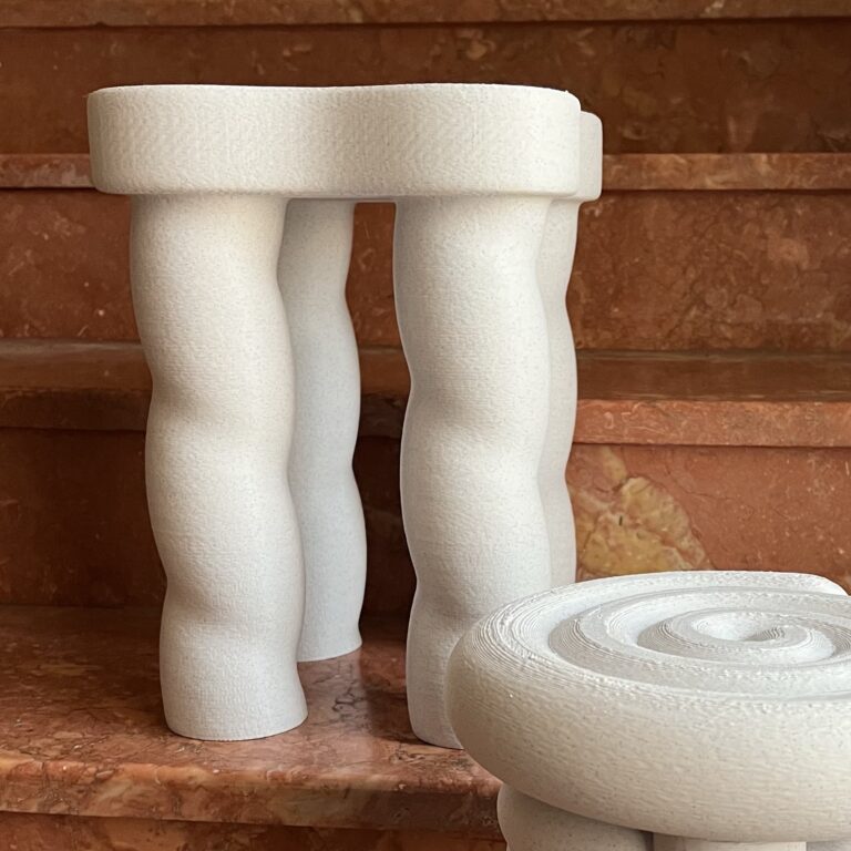 Conversation piece Table. - Image 3