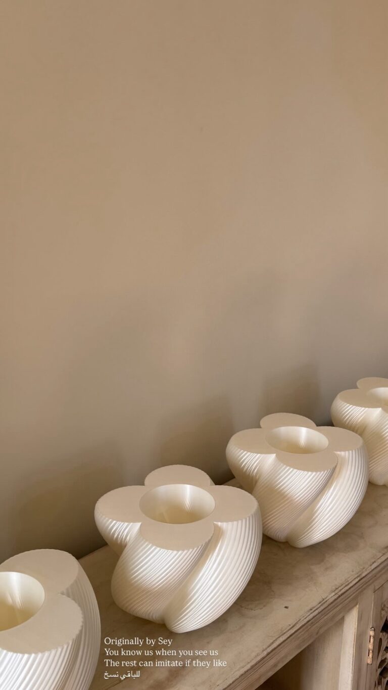 Large Coral Vase - Image 4